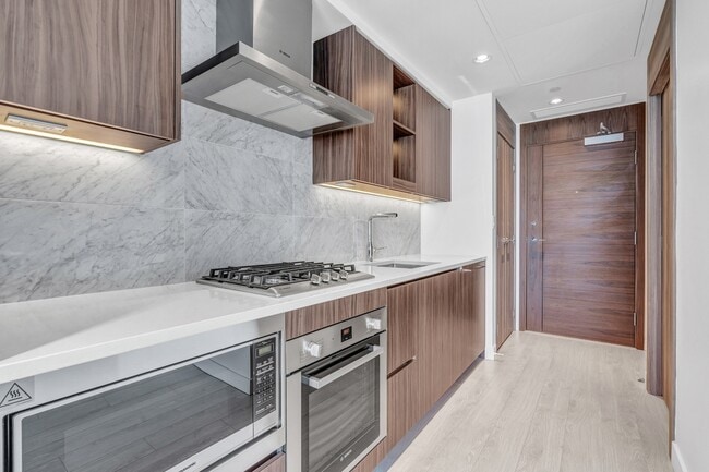 Building Photo - 2305-4720 Lougheed Highway