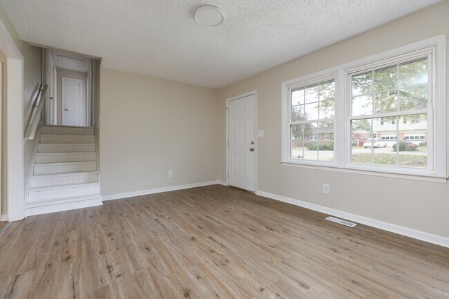 Building Photo - 4032 Summerhill Dr NW