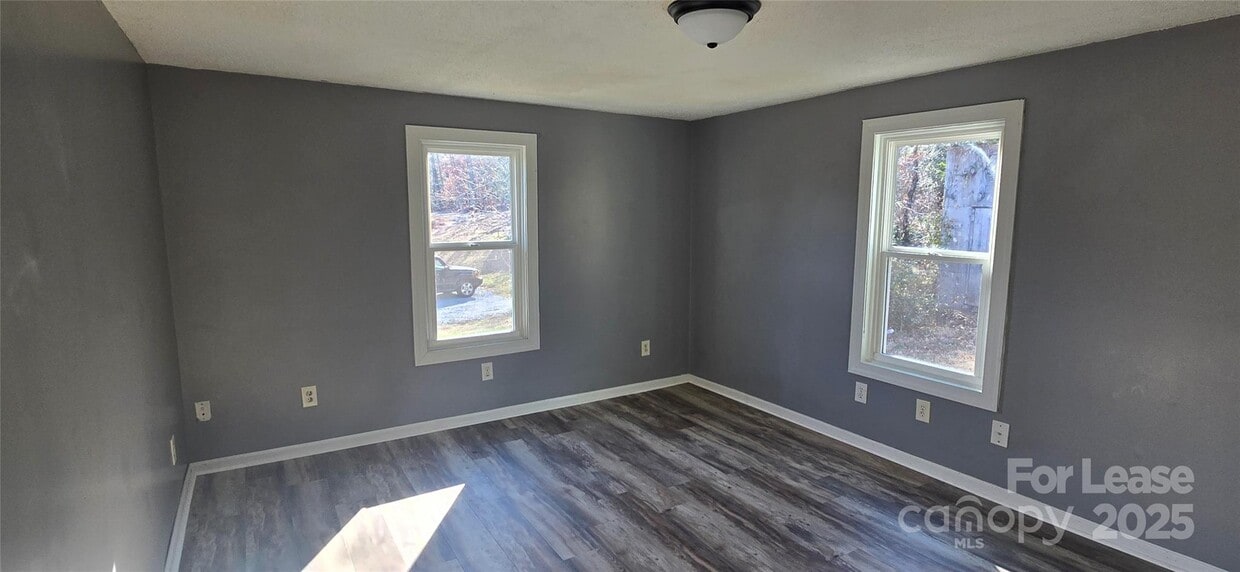 Building Photo - 500 Dogwood