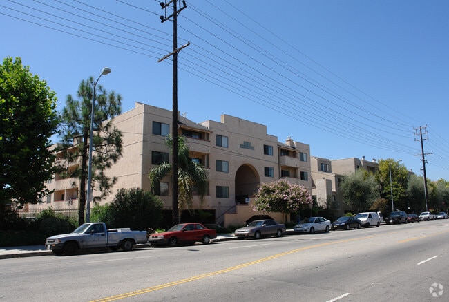Building Photo - CDE Plaza Apartments