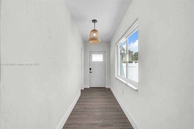 Foto del edificio - 3334 SW 24th Ter