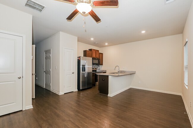 Foto del edificio - 1010 Highwood Ln