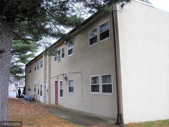 Building Photo - 545 Birchcrest Dr