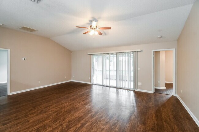 Building Photo - 2695 Coachman Lakes Dr
