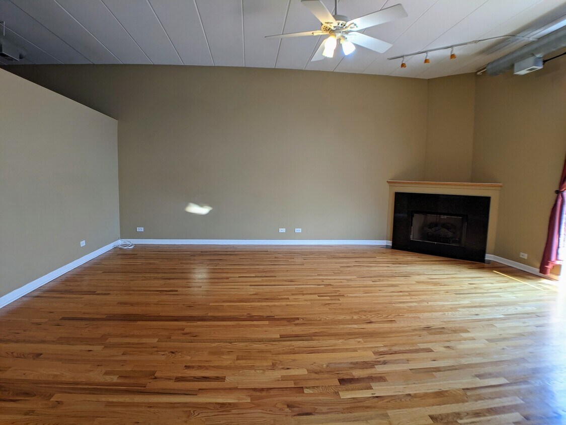 Foto del edificio - 2356 N Elston Ct