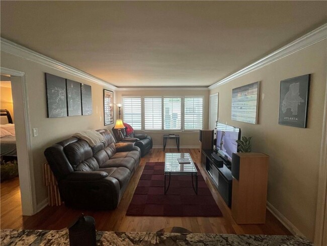 Foto del edificio - 2240 Cheshire Bridge Rd NE