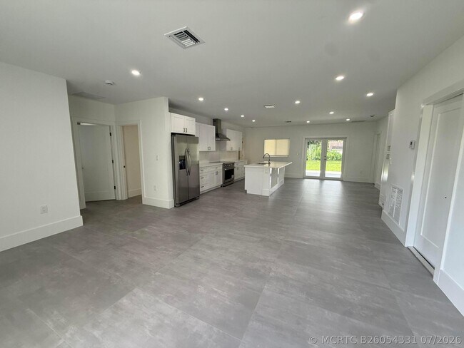 Foto del edificio - 13350 61st St N