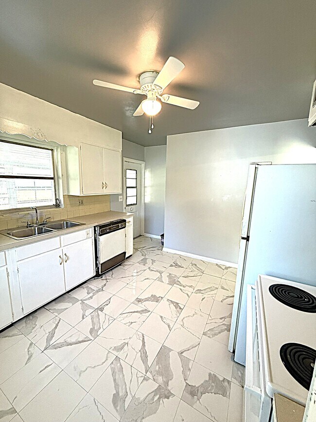 Foto del edificio - 107 Hill Cir