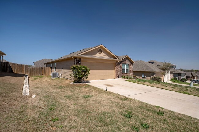 Foto del edificio - Relaxing 3 Bedroom, 2 Bath Home Near Hutto...
