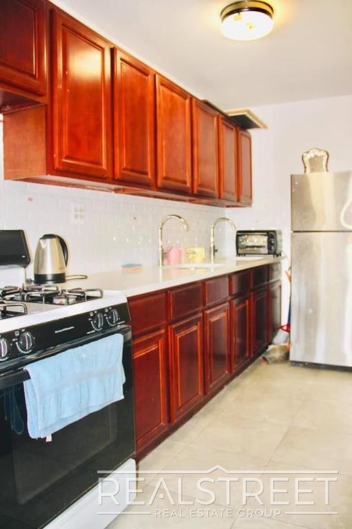 Building Photo - 1 Bed in Prime Crown Heights