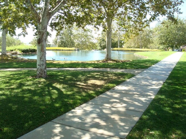 Building Photo - 38539 Divot Dr