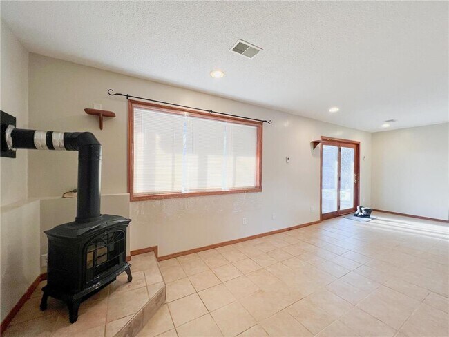 Foto del edificio - 11331 W River Rd