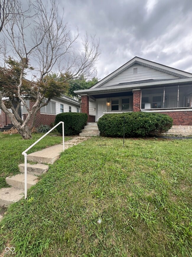 Building Photo - 854 N Bradley Ave