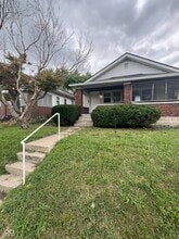 Building Photo - 854 N Bradley Ave