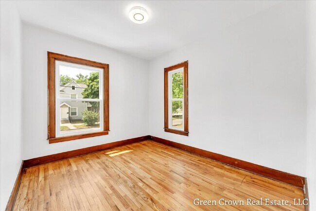 Building Photo - 22 Deloney Ave SW