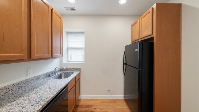Foto del edificio - 3348 W Wilson Ave