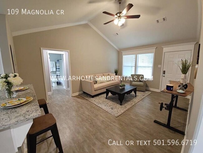 Building Photo - 109 Magnolia Cr | $1595 | 3 beds, 2 full b...