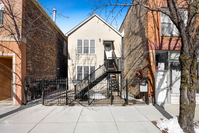 Foto del edificio - 1708 W 35th St