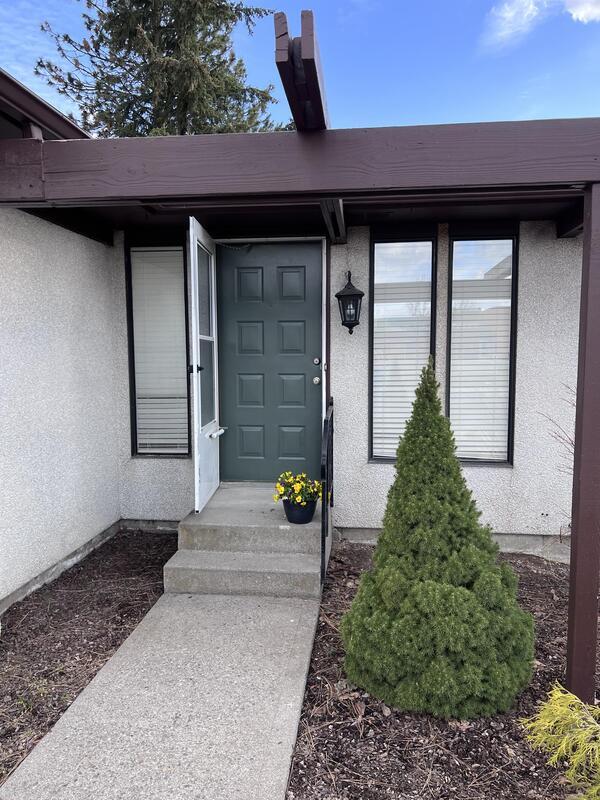 Primary Photo - 211-213 W Hastings Rd