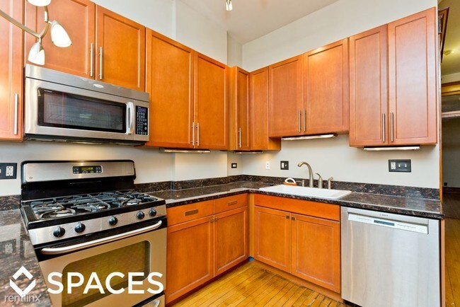Building Photo - 1125 N Damen Ave