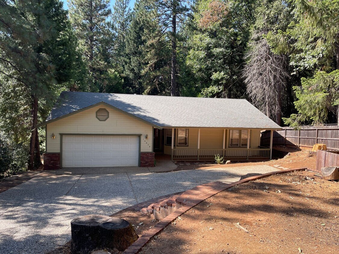 Primary Photo - Magalia Home for rent 3 bed 2 bath. newly ...