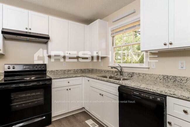 Building Photo - 3558 Meadowview Ct