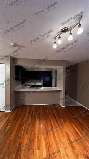 Foto del edificio - 562 Woodland Ave
