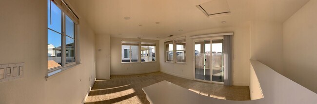 Building Photo - Schooner Way 4 bed 3 bath