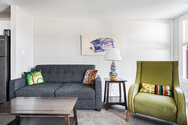 Foto del edificio - 615 N East St