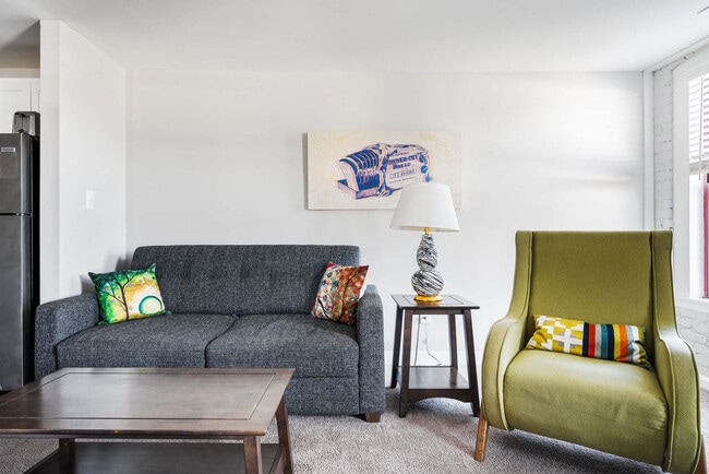 Building Photo - 615 N East St