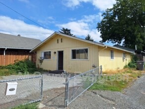 Building Photo - 708 5th St SE