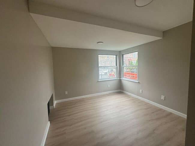Building Photo - 27-20 Humphreys St