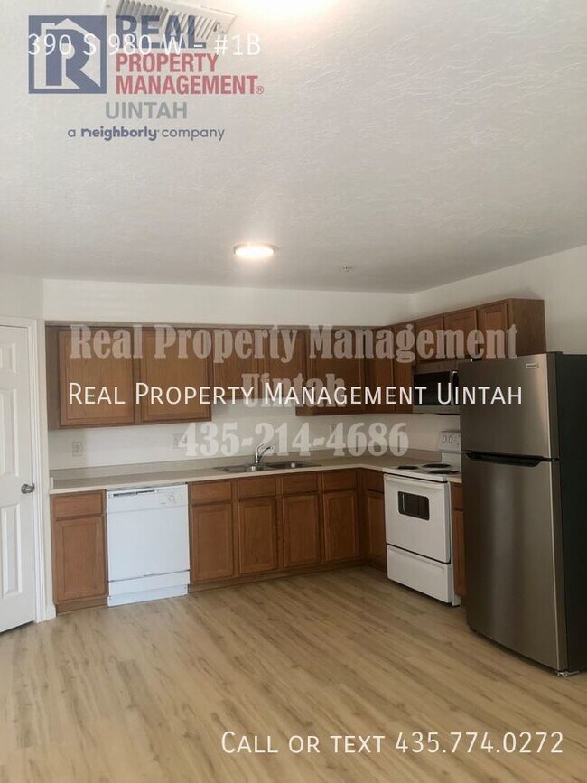 Building Photo - 2 Bed 2 Bath 1st Floor Apartment Central L...