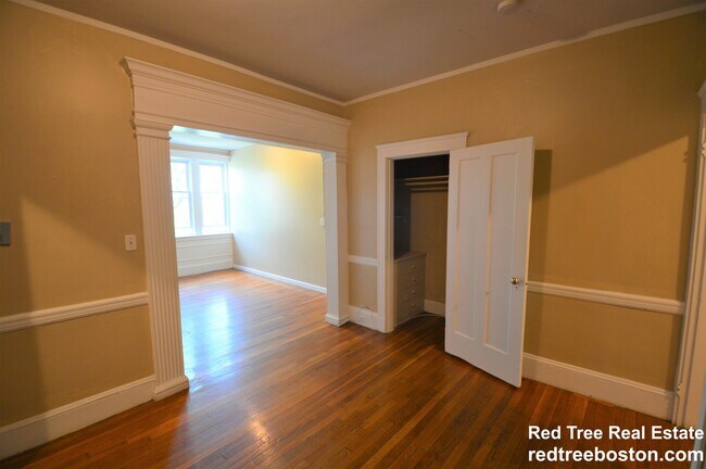 Building Photo - 74 Egmont St