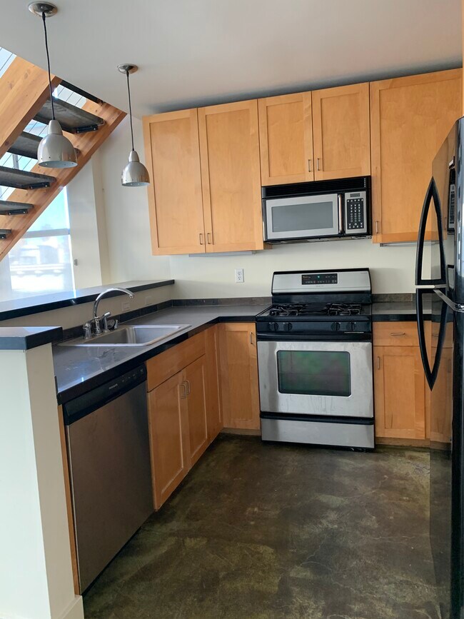 Building Photo - 3338 17th St