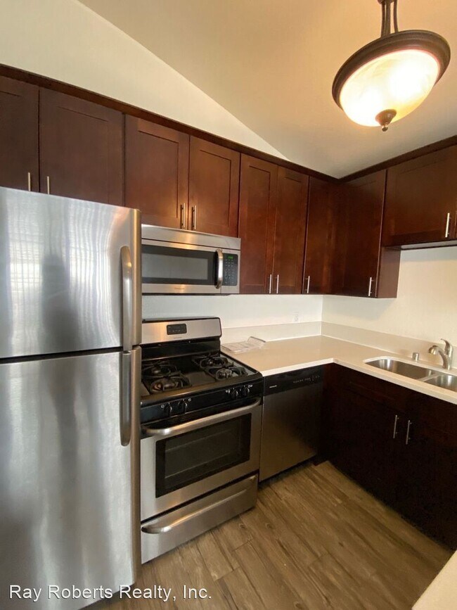 Building Photo - 5092-5112 Pearce Drive