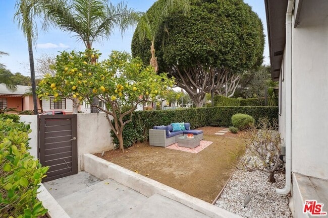 Building Photo - 1132 Greenacre Ave