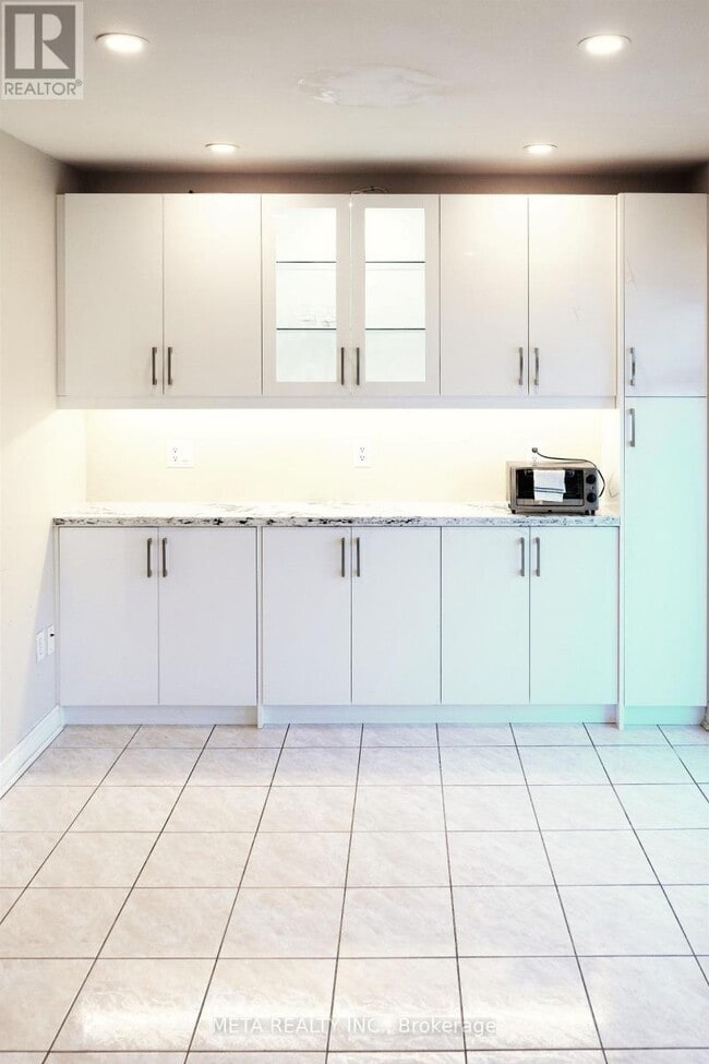 Building Photo - 108 Lent Crescent