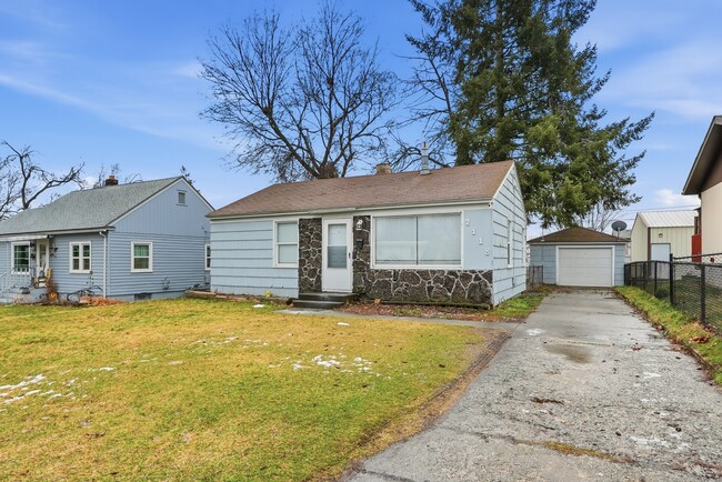 Building Photo - 2118 E Central Ave