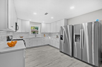 Building Photo - 8050 Tavenor Ln