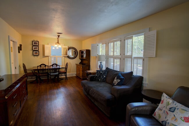 Building Photo - 1 Bed/1Ba.. Adorable Bungalow in Prime North End Location!