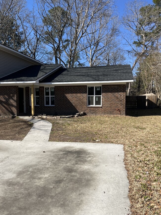 Building Photo - 137 Susan Dr