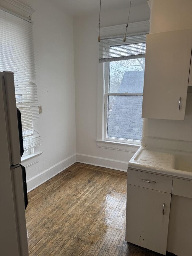 Photo - 1322 E Spring St Apartment