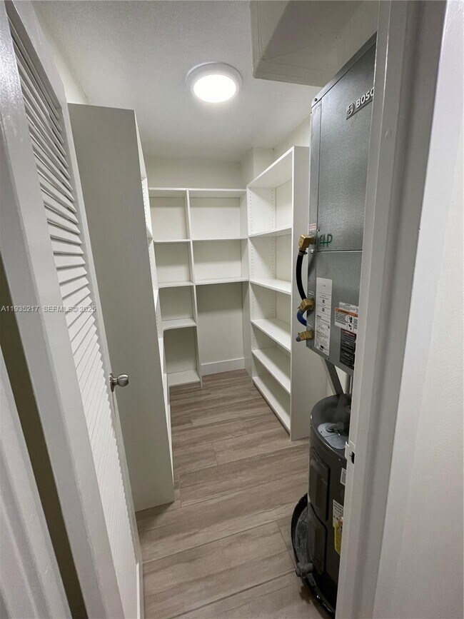 Foto del edificio - 1831 NE 38th St