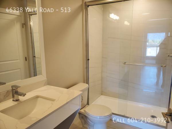 Photo du bâtiment - Large 2 Bedroom Unit with Den!