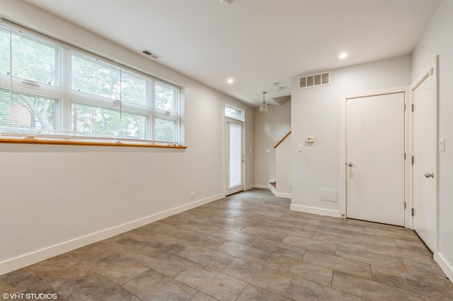 Foto del edificio - 7209 N Oakley Ave