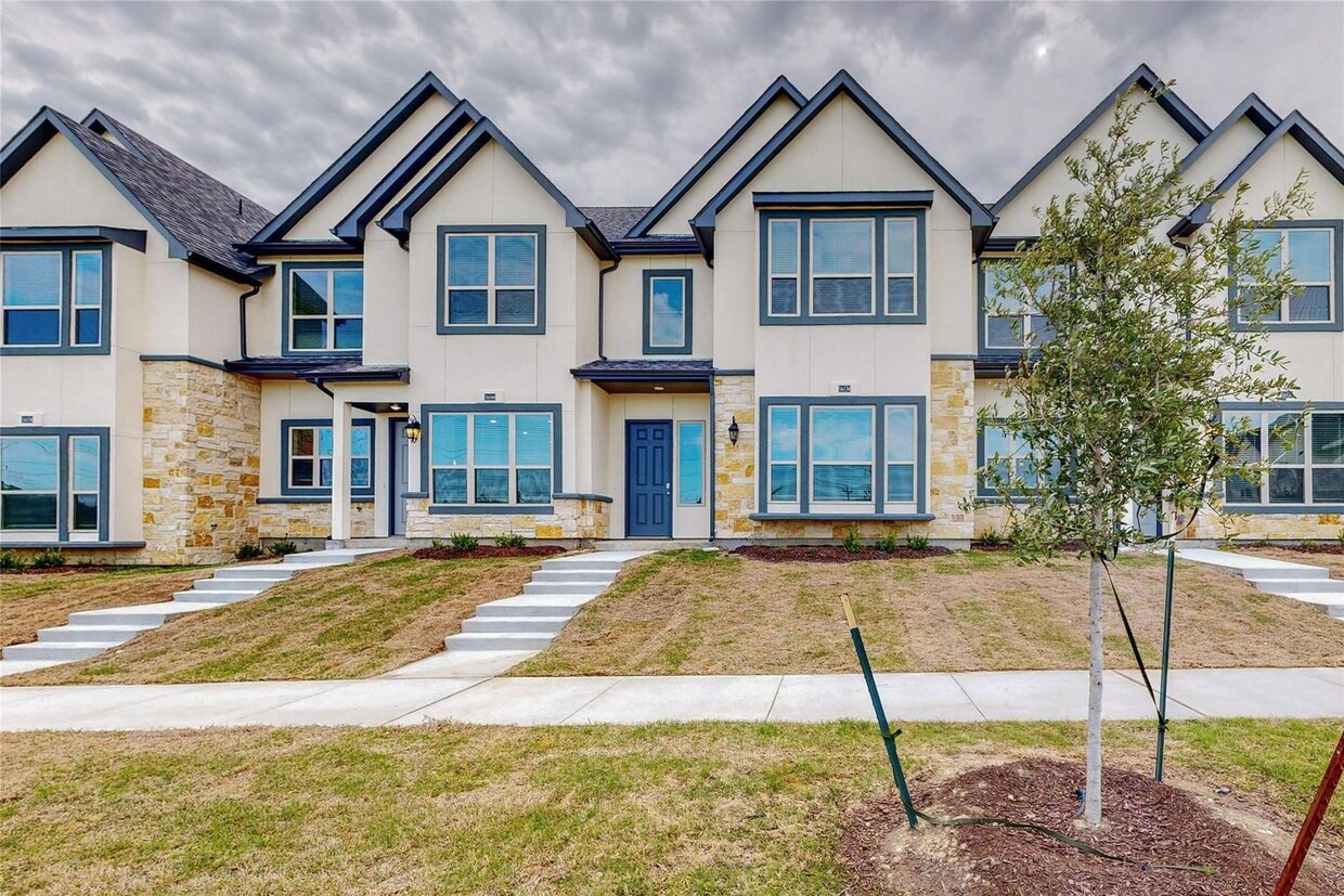 4 Bed and 3 Bath Luxurious Townhome in Frisco! - New Townhome in Frisco!