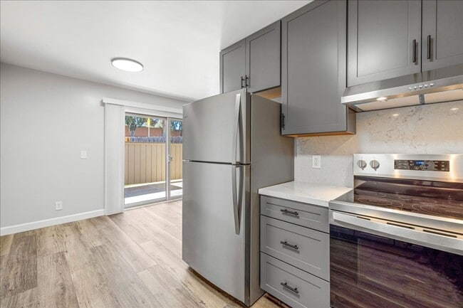 Foto del edificio - Plaza Apartments