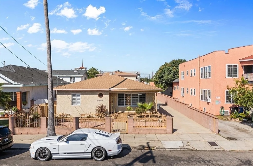 Primary Photo - 933 Island Ave