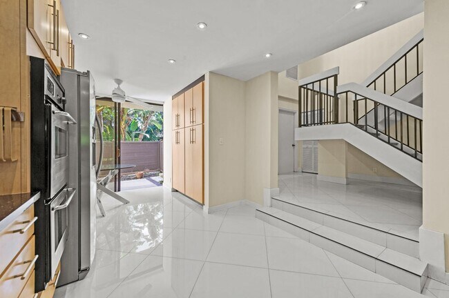 Foto del edificio - 790 Saint Albans Dr